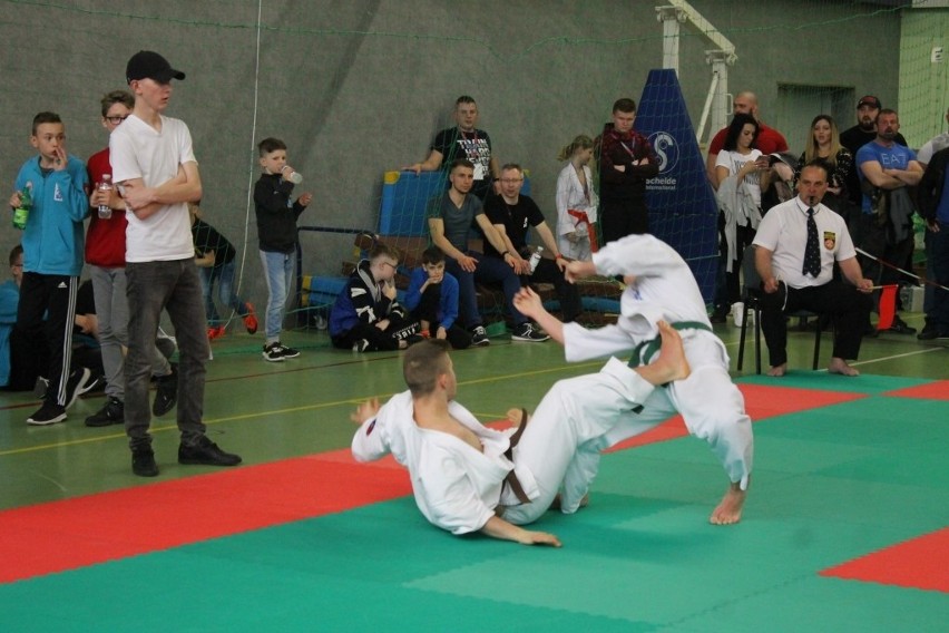 Pierwsze miejsca kozienickich karateków na Mistrzostwach Polski w Krakowie
