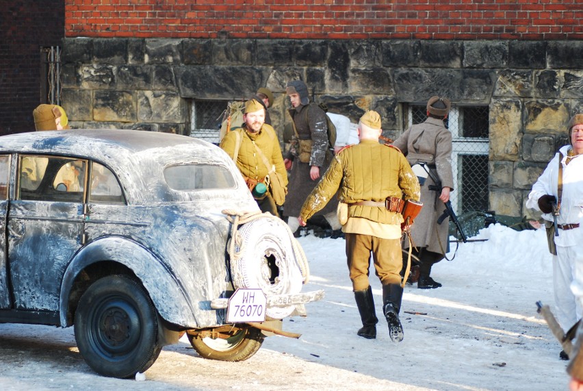 Bytom: w Miechowicach zrekonstruowali walki ze stycznia 1945 roku [ZDJĘCIA+WIDEO]