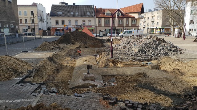 Plac Żeromskiego w Strzelcach Opolskich w trakcie remontu.