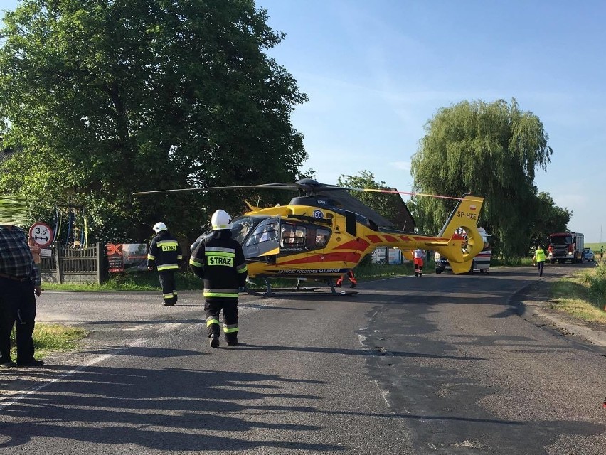 Wypadek tira i samochodu osobowego. 4 osoby zostały ranne....