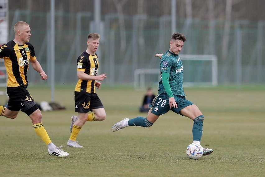 Skrót sparingu Legia Warszawa - GKS Katowice 3:0 [WIDEO]. Efektowny rajd Ernesta Muciego, błysnął Patryk Sokołowski