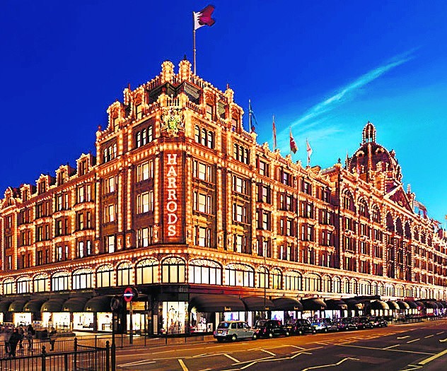 Najsłynniejsze galerie handlowe Luksusowy dom towarowy Harrods w Londynie. Obecny 7-piętrowy budynek pochodzi z 1905 roku.