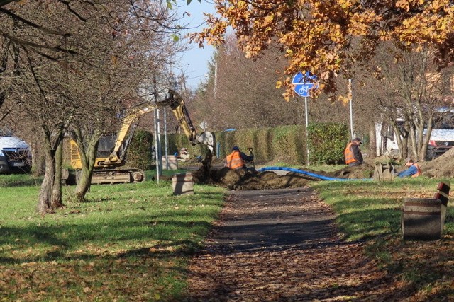 Dąbrowskie Planty im. harcmistrza Stefana Piotrowskiego całkowicie się zmienią. Prace właśnie się rozpoczęły Zobacz kolejne zdjęcia/plansze. Przesuwaj zdjęcia w prawo - naciśnij strzałkę lub przycisk NASTĘPNE