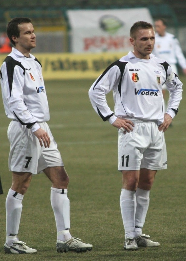 Piłkarze "Stalówki" (z lewej Krystian Lebioda, obok Krzysztof Trela) nie wyszli na poniedziałkowy trening, protestując przeciwko zaległościom finansowym.
