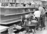 Tak wyglądały zakupy we Wrocławiu. "Buszowanie" po sklepach w czasach PRL to było wyzwanie. Zobaczcie zdjęcia z archiwum