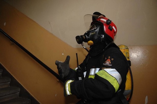 Strażacy dostali zgłoszenie, że w jednym z mieszkań przy ul. Strzeleckiej w Gorzowie znajduje się tlenek węgla.