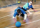 Nietypowy sport. Goalball: Niewidomi grają w piłkę. Widzący też.