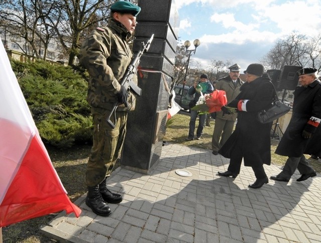 Inicjatywa obchodzenia Narodowego Dnia Pamięci Żołnierzy Wyklętych narodziła się kilka lat temu  w  Opolu. Najpierw stanął skromny pomnik na placu Wolności.