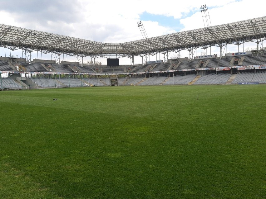 Korona Kielce nadal czeka na wyniki testów. Mają być w nocy albo w czwartek rano. Pozostałe zespoły mogą trenować w grupach [AKTUALIZACJA]