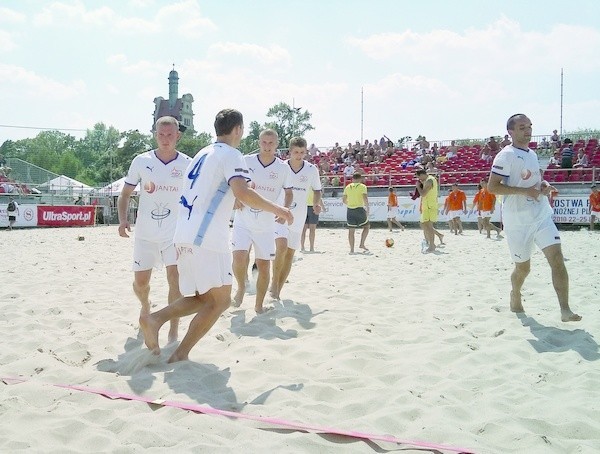 Team Słupsk na rozgrzewce przed jednym ze spotkań sopockich mistrzostw Polski 2010, w których drużyna zdobyła brązowy medal.