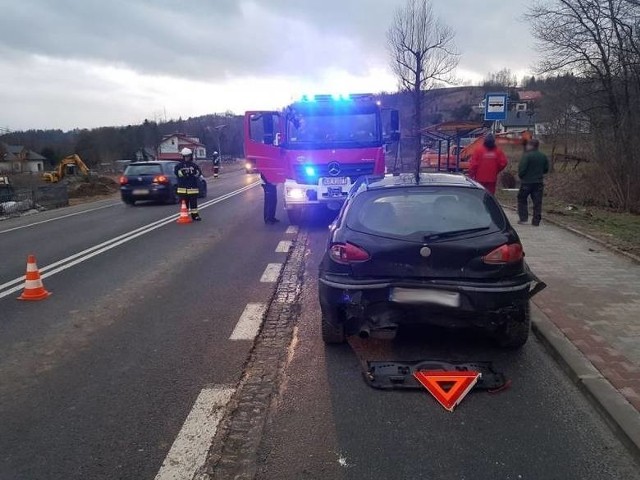 Na drodze krajowej nr 28 często dochodzi do wypadków (na zdj. wypadek w Paszynie z 2019 r.). Po remoncie 24-kilometrowego odcinaka ma poprawić się bezpieczeństwo