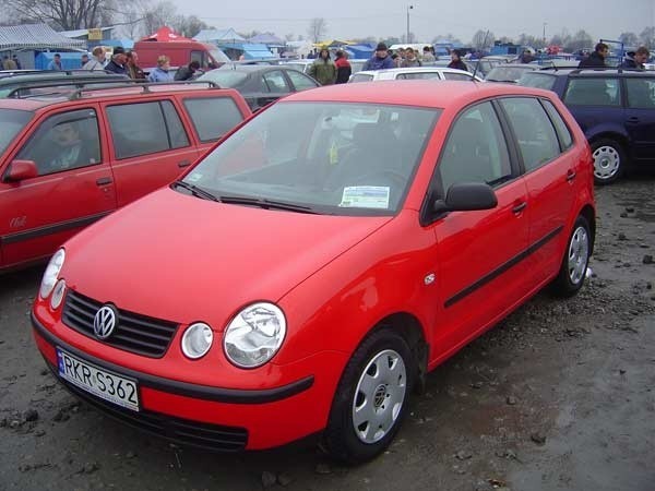 1. Volkswagen Polo. Silnik 1,2 benzyna, przebieg 60 tys. km....