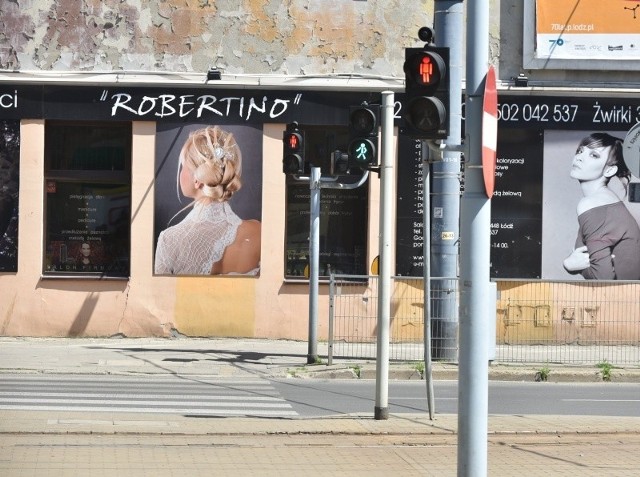 Dodatkowe sygnalizatory są już na przejściu przez al. Kościuszki przy ul. Żwirki.