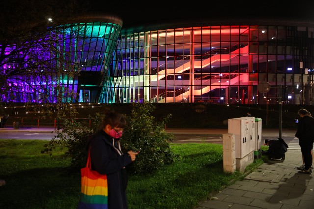 Tęczowe Centrum Kongresowe. Kraków solidaryzował się ze środowiskami LGBT+