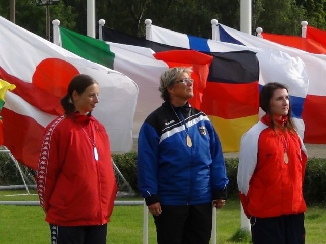 medalistki w skishu spinningowym od lewej Czeszka Tereza Havelkowa, 	 Niemka Jana Maisel i Magda Kuza.