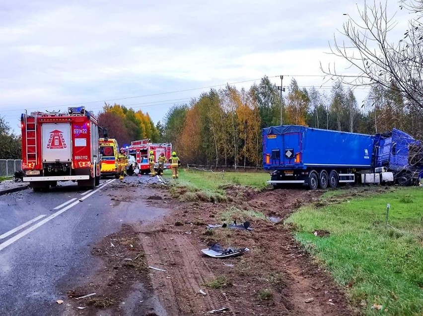 Wypadek na drodze wojewódzkiej nr 694 w miejscowości Poręba, 21.10.2022