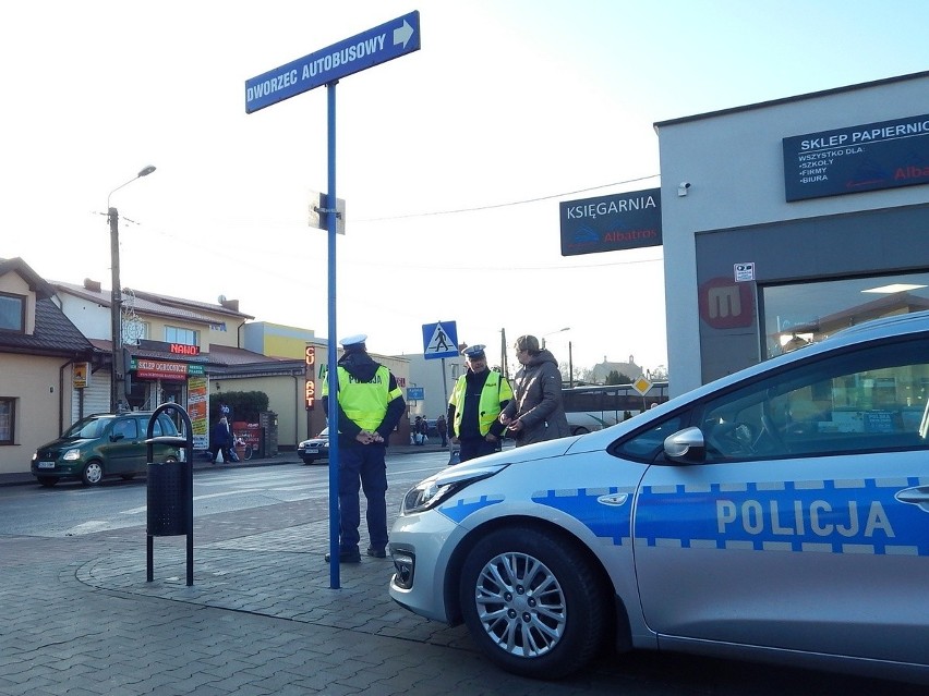 Radziejowscy policjanci kontrolowali bazar, czuwali nad pieszymi - obserwując z drona