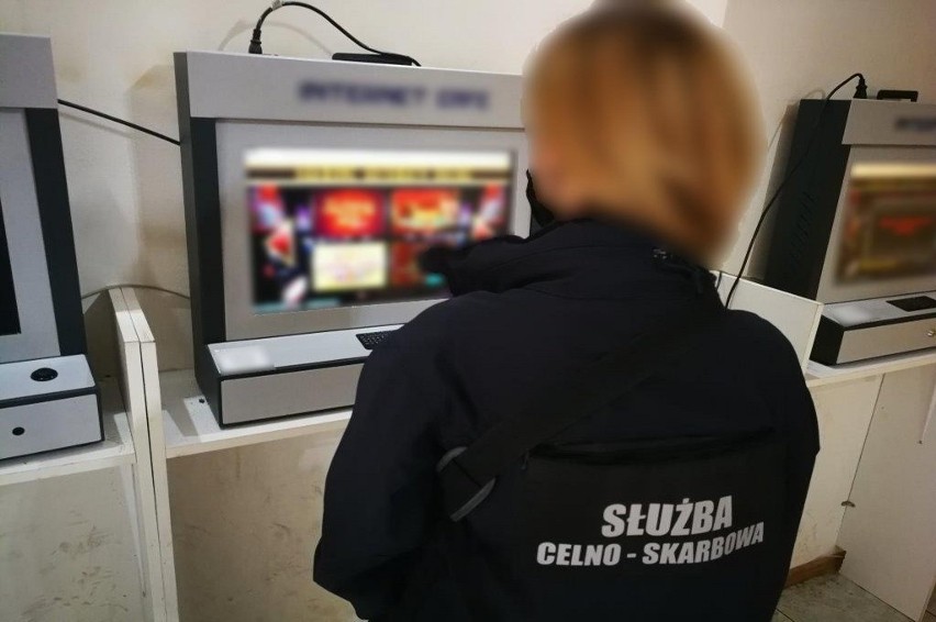 Krajowa Administracja Skarbowa i policja zlikwidowały nielegalne salony gier hazardowych w Łomży (zdjęcia, video)