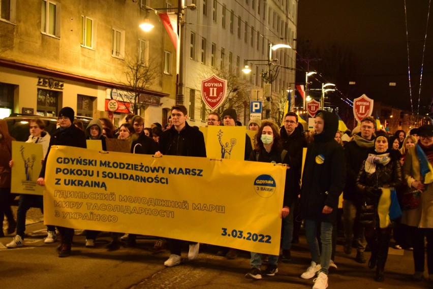 Manifestacja w Gdyni 3.03.2022. Mieszkańcy pokazali solidarność z narodem ukraińskim. Zdjęcia