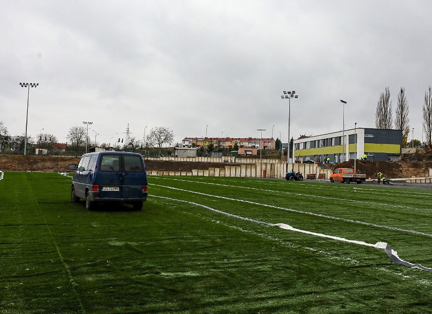 Nowy stadion przy ul. Bandurskiego. Znamy datę ukończenia prac [ZDJĘCIA]