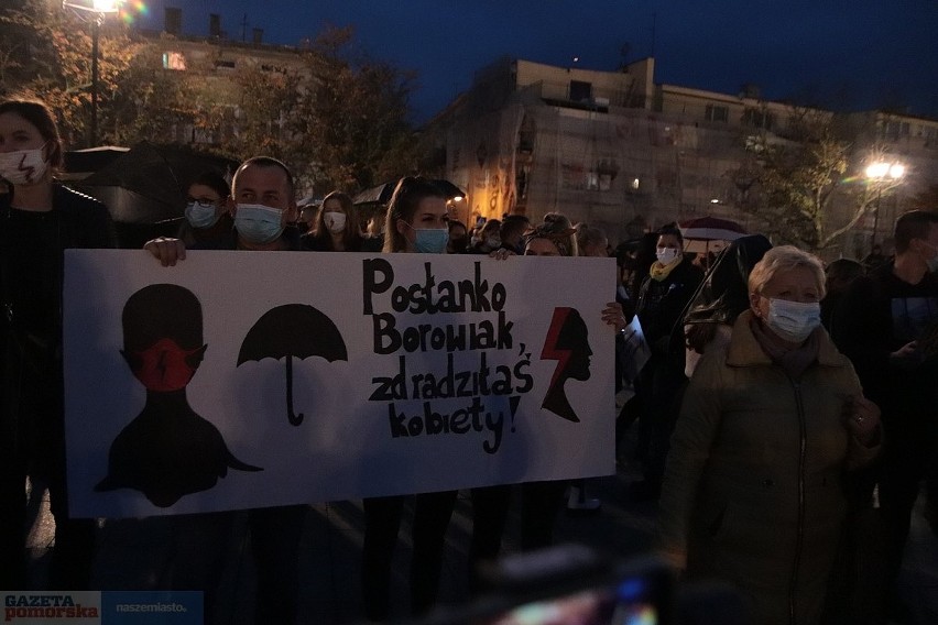 Włocławek. Strajk kobiet - kilka tysięcy protestujących na...