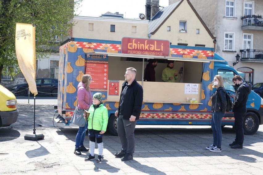 W Lesznie trwa V Festiwal Smaków Food Trucków....