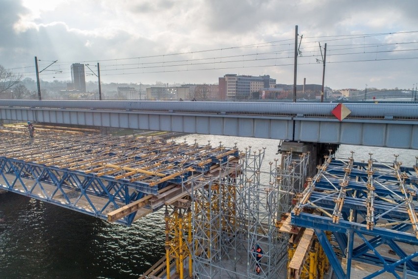 Megainwestycja w centrum Krakowa rośnie jak na drożdżach [ZDJĘCIA]