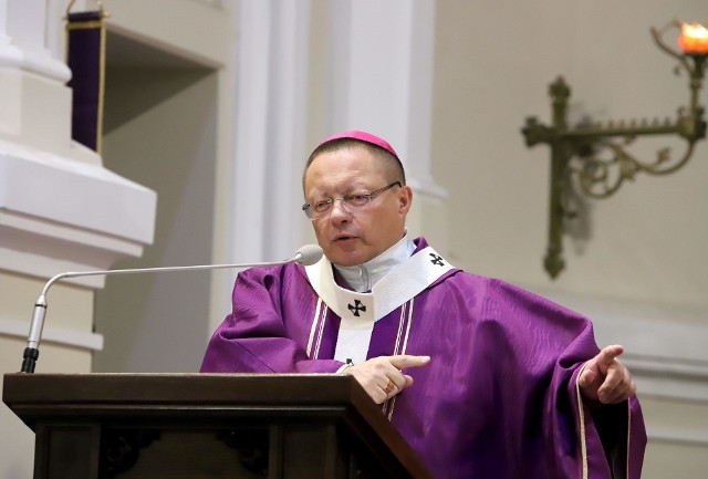 W środę (17 kwietnia) wieczorem jedną z intencji mszy odprawianej przez arcybiskupa Grzegorza Rysia w kościele oo. Jezuitów w Łodzi było - „boże rozwiązanie sprawy edukacji”.
