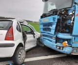 Wypadek w Chrzanowie, gm. Rzewnie na DK 61. Zderzenie samochodu ciężarowego i osobowego. 21.04.2022
