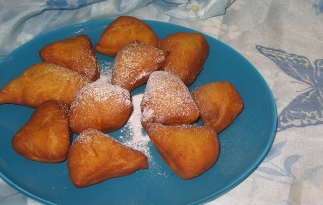 Mandazi to afrykański przysmak, który przypomina nasze pączki.