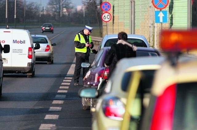 Tylko w Łodzi od początku roku policja w czasie rutynowych kontroli wykryła 590 przypadków braku polisy OC.