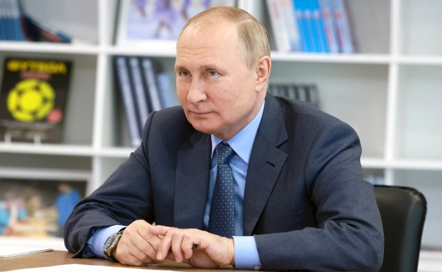 Władimir Putin ma się kąpać w płynie z poroża jeleni.