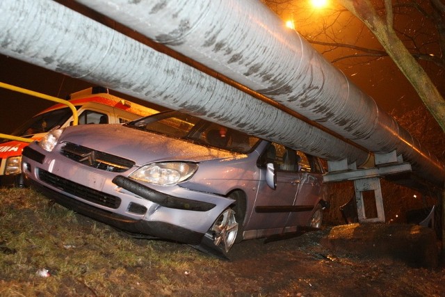 Do groźnie wyglądającego zdarzenia drogowego doszło po godzinie 19. w Słupsku przy al. 3 Maja.