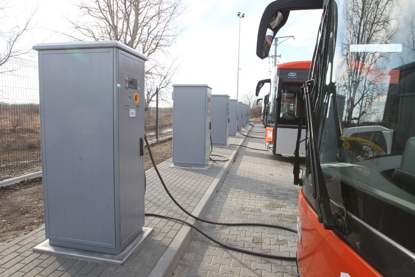 W MPK Rzeszów jeździ 10 autobusów elektrycznych. Wraz z...