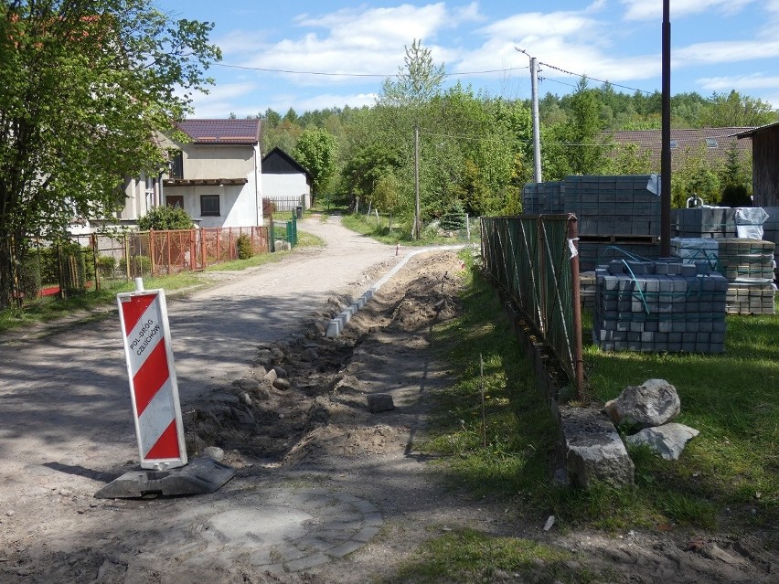 Remont drogi w Barcinie jest dofinansowany z Funduszu Dróg...