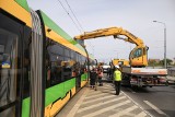 Awaria tramwaju na moście Dworcowym w Poznaniu! Tramwaje były kierowane objazdem. Zobacz zdjęcia i wideo z akcji podnoszenia pojazdu!