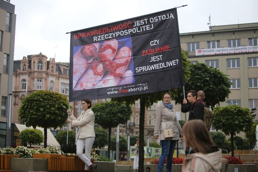 Biały protest na rynku w Katowicach