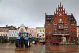 Akcja protestacyjna rolników na rynku w Chojnicach. Było pokojowo i… smacznie