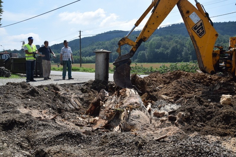 Nawałnica przeszła przez Filipowice. Zerwała dachy i połamała drzewa [ZDJĘCIA]