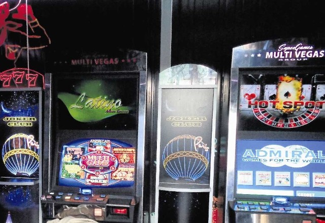 Niektóre z zarekwirowanych nielegalnych automatów do gier