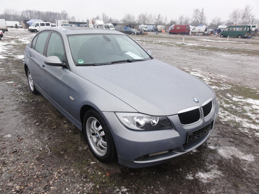 4. BMW 320. Silnik 2,0 diesel, rok produkcji 2006, cena...