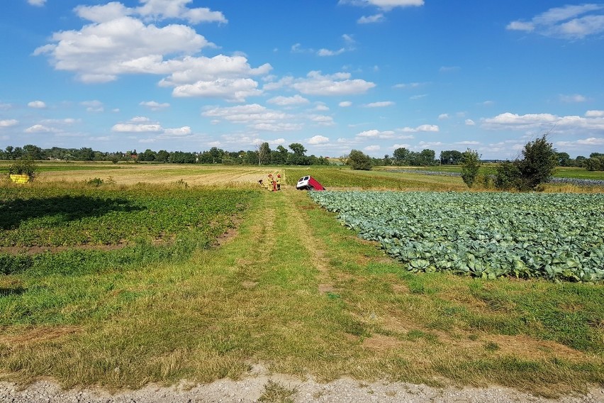 Jakubowice. O włos od tragedii. Starszy mężczyzna zasłabł za kierownicą