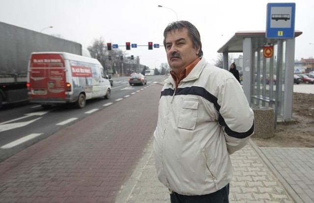 - Zamykając przystanki dla autobusów MKS urzędnicy z Rzeszowa utrudniają życie pasażerom &#8211; uważa Jacek Żarów, pasażer z Boguchwały.