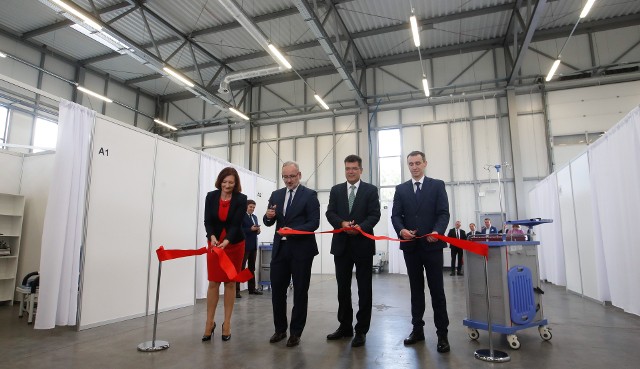 Komisarz UE Janez Lenarcic i minister Adam Niedzielski otworzyli unijny medyczny hub Medevac w Jasionce