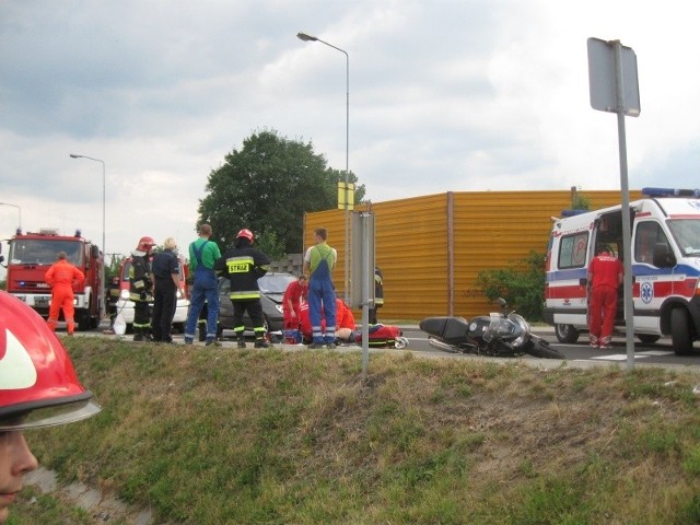 Pomimo wysiłków ratowników ranny motocyklista zmarł