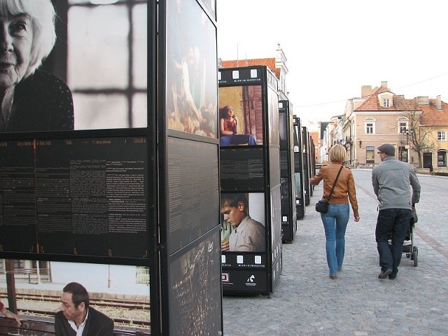 Na sandomierskim Rynku prezentowana jest już festiwalowa wystawa "100 lat polskiego filmu&#8221;.