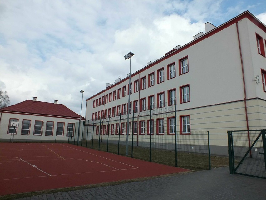 Szkoła Podstawowa numer 1 w Starachowicach trzecia w województwie w konkursie o odblaskach. Wspierały ją służby mundurowe 