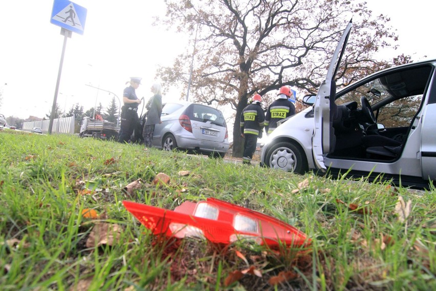 Trzy mercedesy zderzyły się na mostach Jagiellońskich