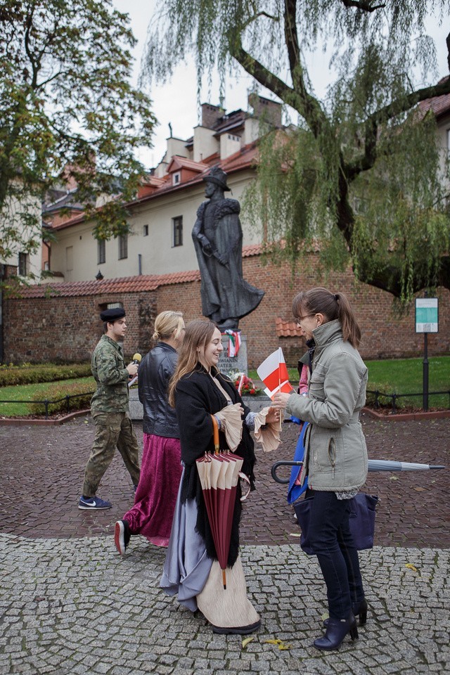Happening niepodległościowy uczniów IV LO w Tarnowie