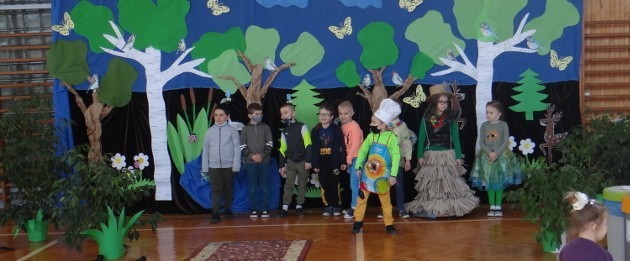Dzień wiosny w Szkole Podstawowej w Koniemłotach. Był taneczny, wierszykowy, a przede wszystkim ekologiczny (ZDJĘCIA)